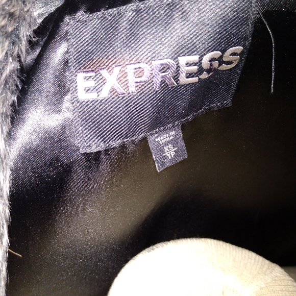 Furry vest - Picture 3 of 3